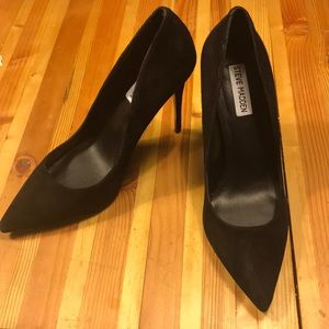 Steve Madden black suede pumps